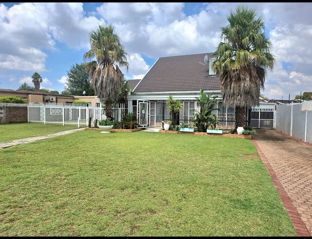 3 BEDROOM HOUSE FOR SALE IN GREENHILLS